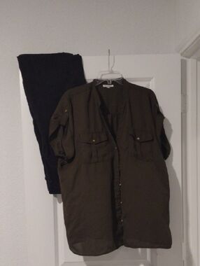 Olive Button-Front Shirt With Capris Euc